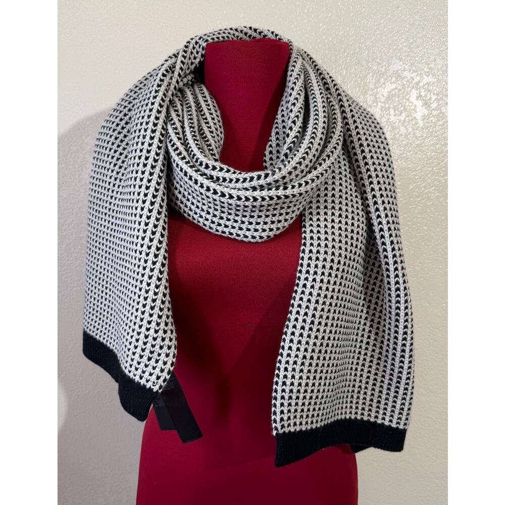Coach Black White Scarf 12x68 Warm Classy